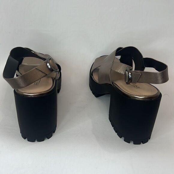 Arezzo Sandals Size 10 Metallic Gold Wedge Adjustable Elastic Strap Made Brazil - Picture 5 of 12